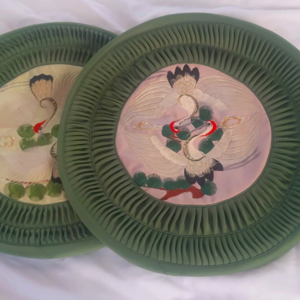 Vintage embroidered round pillow cases